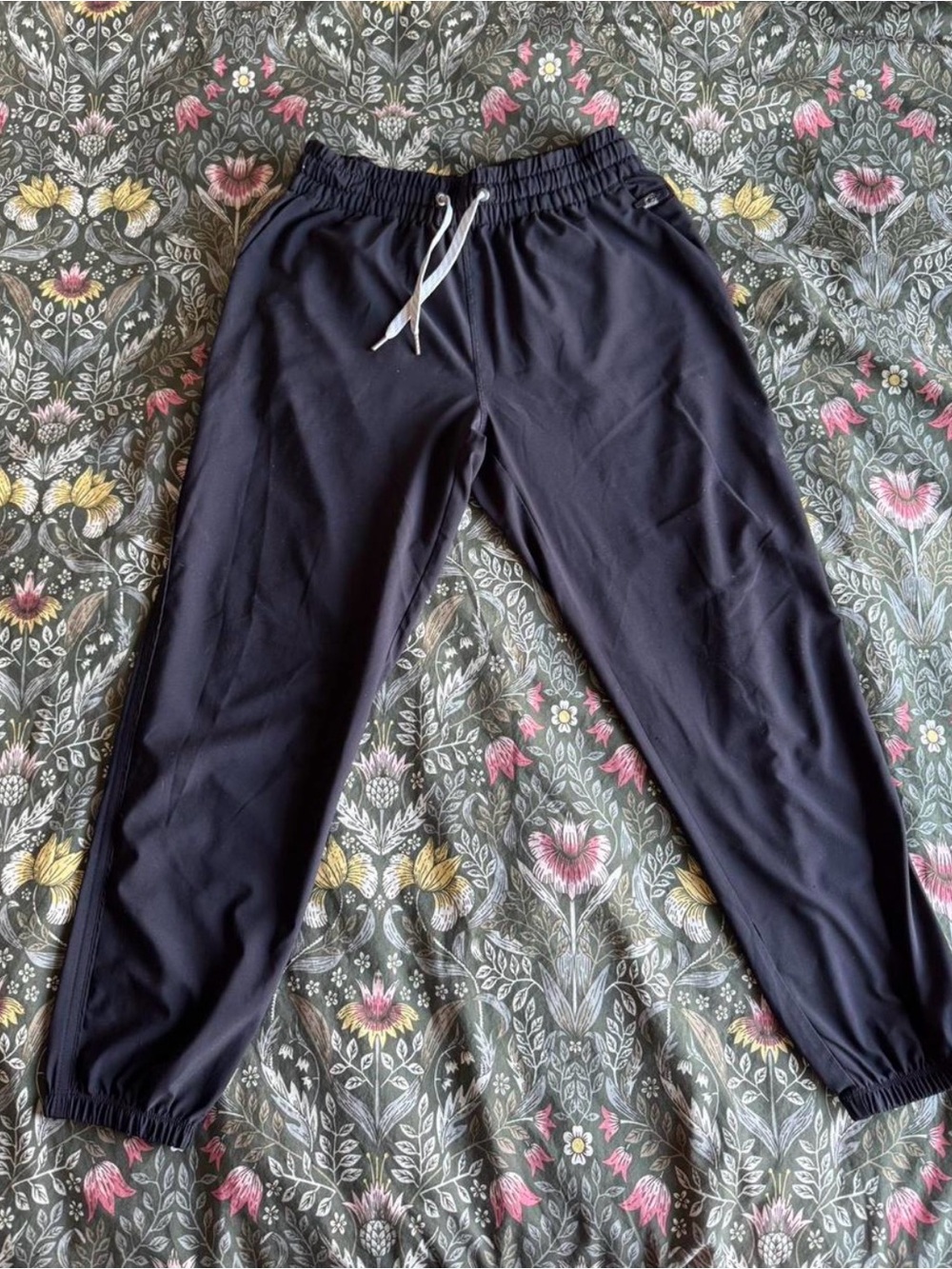 Vuori Black Elastic Waist Joggers